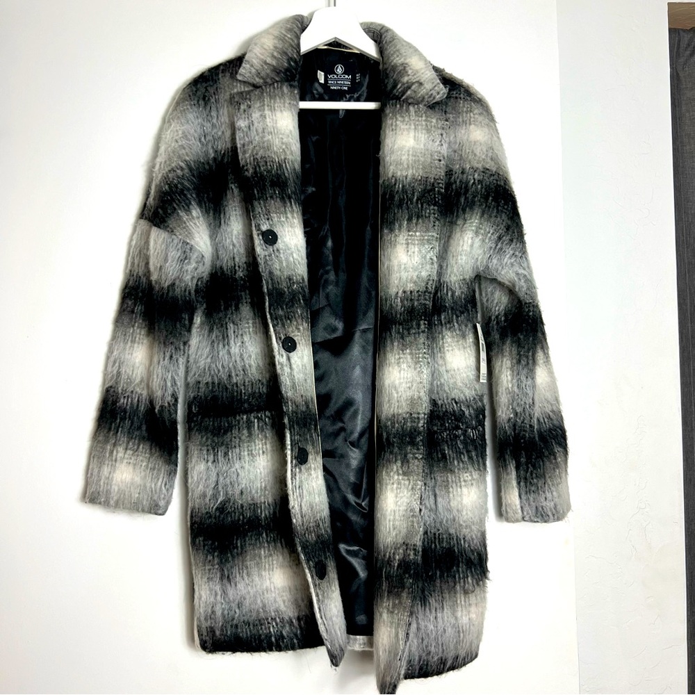 Volcom NWT fuzzy button up coat jacket size XS/S